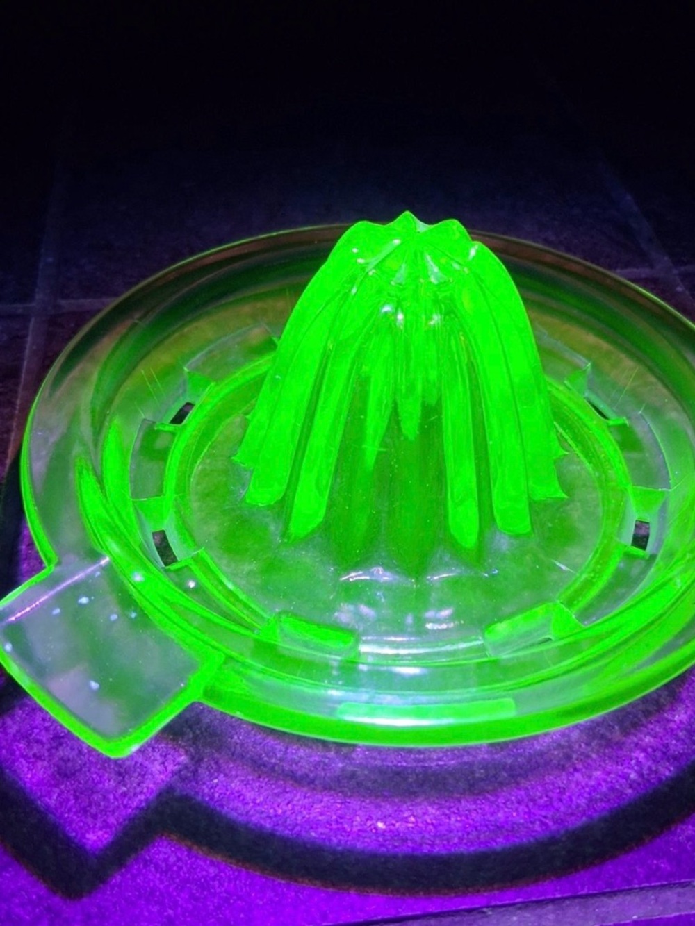 Neon Green Citrus Juicer Reamer - Home Party Supplies